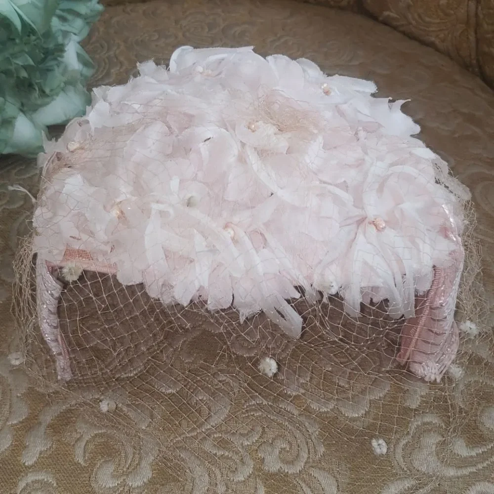 VNTG Elegant 1920's Soft Pink Hat - Picture 8 of 13